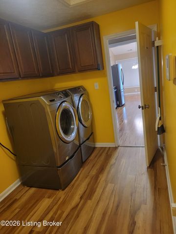 10507 Waycross Ave, Louisville, KY 40229