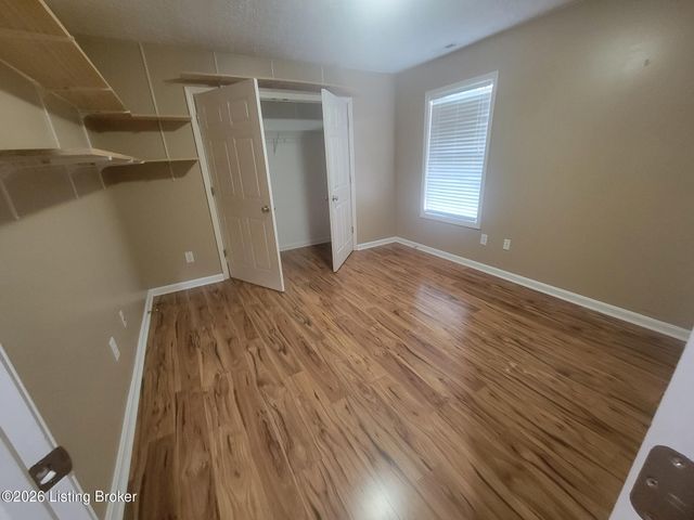 10507 Waycross Ave, Louisville, KY 40229