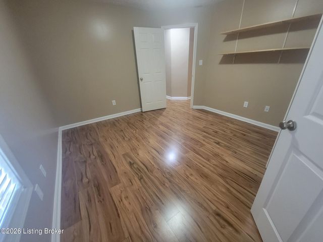 10507 Waycross Ave, Louisville, KY 40229