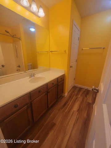 10507 Waycross Ave, Louisville, KY 40229