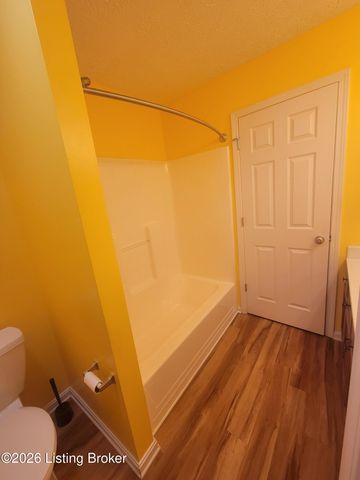 10507 Waycross Ave, Louisville, KY 40229