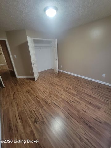 10507 Waycross Ave, Louisville, KY 40229