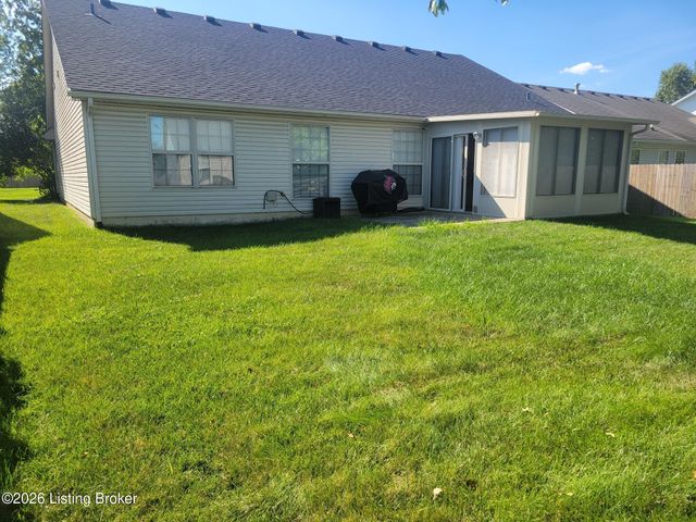 10507 Waycross Ave, Louisville, KY 40229