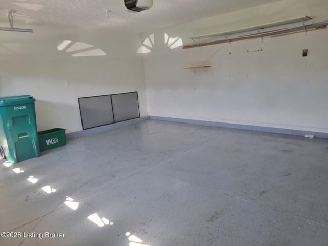 10507 Waycross Ave, Louisville, KY 40229