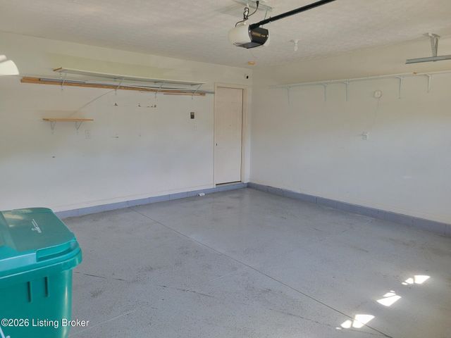 10507 Waycross Ave, Louisville, KY 40229