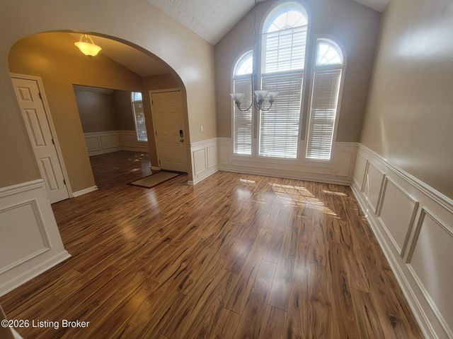 10507 Waycross Ave, Louisville, KY 40229
