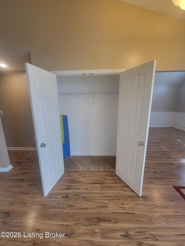 10507 Waycross Ave, Louisville, KY 40229