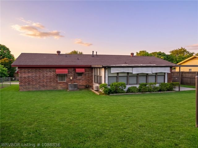 1409 N 26th Street, Van Buren, AR 72956