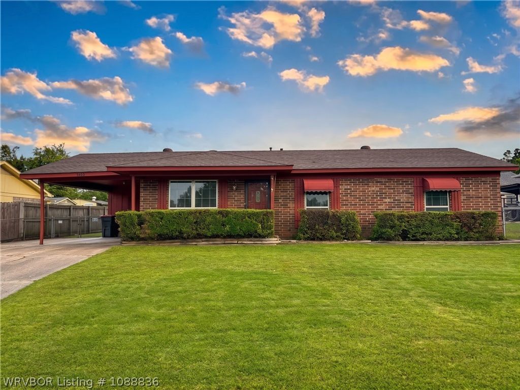 1409 N 26th Street, Van Buren, AR 72956