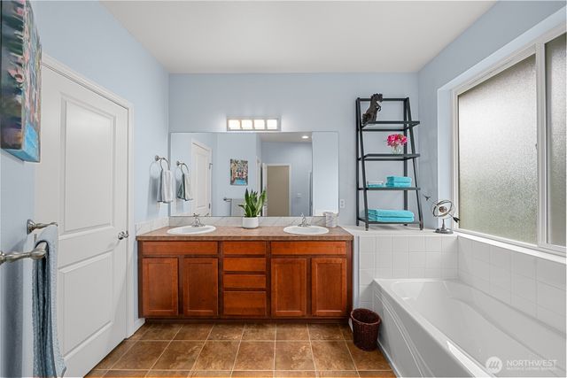 4908 154th Avenue Ct E, Sumner, WA 98390