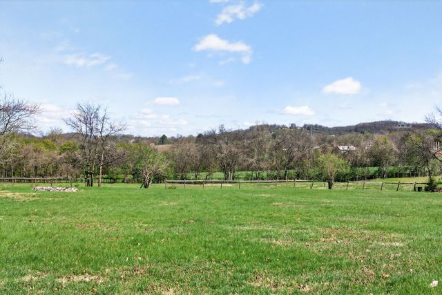 1610 Stop 30 Rd, Hendersonville, TN 37075