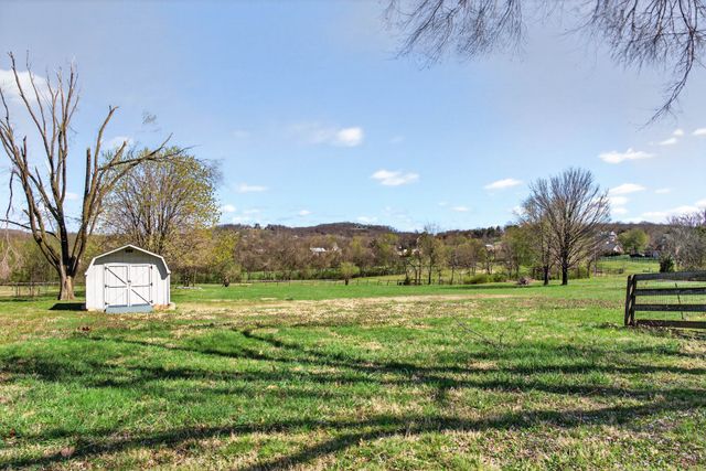 1610 Stop 30 Rd, Hendersonville, TN 37075