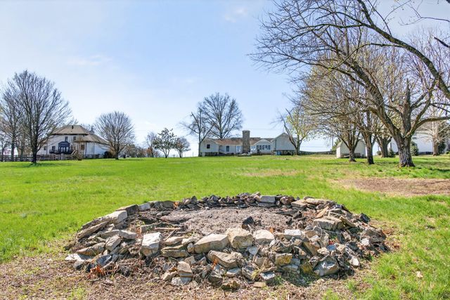 1610 Stop 30 Rd, Hendersonville, TN 37075