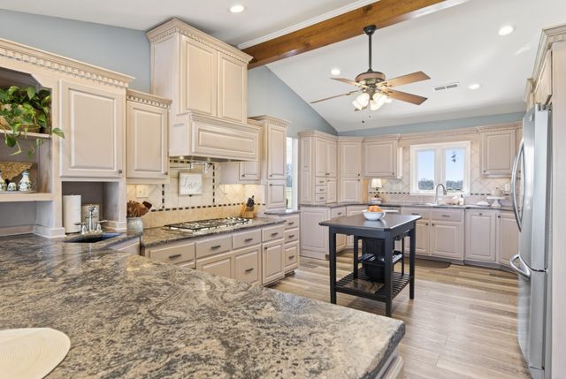 1610 Stop 30 Rd, Hendersonville, TN 37075