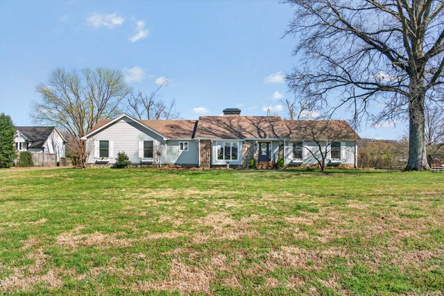 1610 Stop 30 Rd, Hendersonville, TN 37075