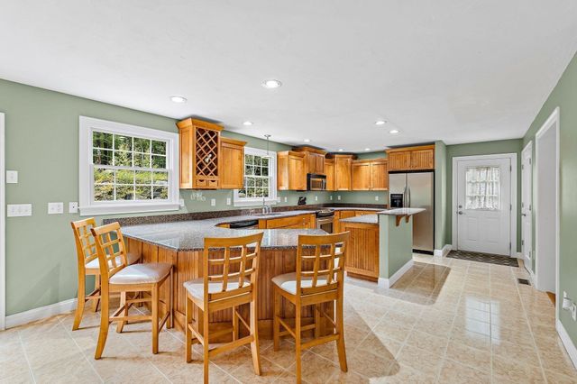 208 Sw Main St, Douglas, MA 01516