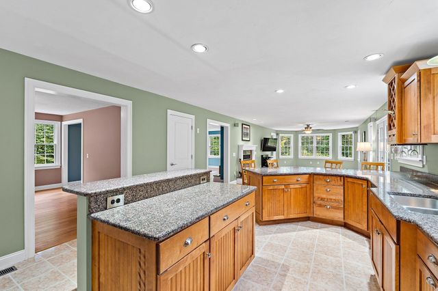 208 Sw Main St, Douglas, MA 01516