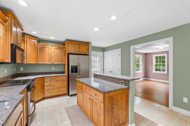 208 Sw Main St, Douglas, MA 01516