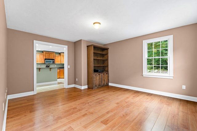 208 Sw Main St, Douglas, MA 01516