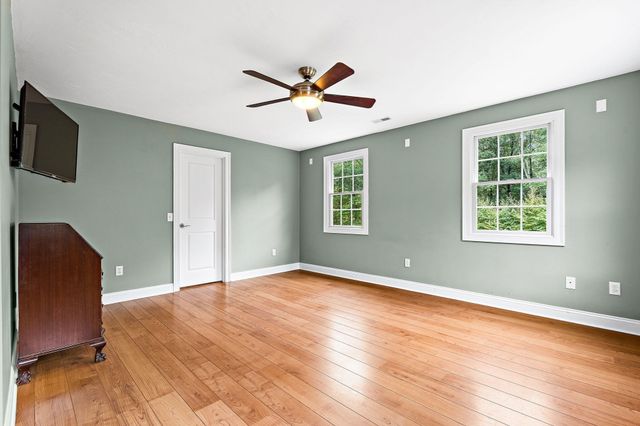208 Sw Main St, Douglas, MA 01516