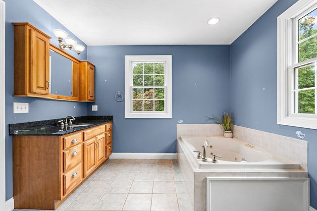 208 Sw Main St, Douglas, MA 01516