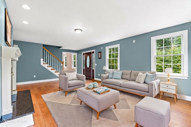 208 Sw Main St, Douglas, MA 01516