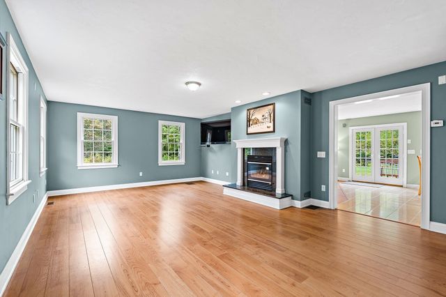 208 Sw Main St, Douglas, MA 01516