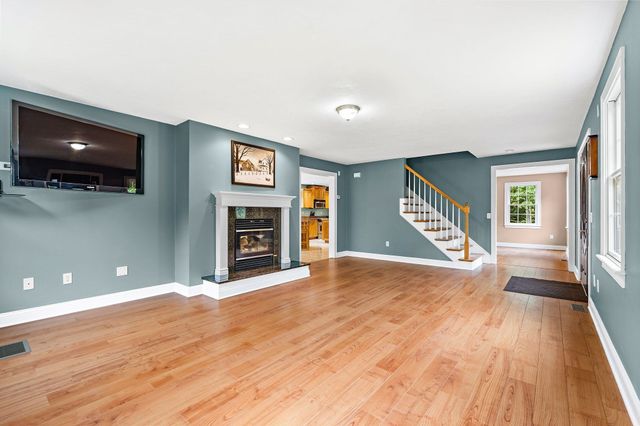 208 Sw Main St, Douglas, MA 01516
