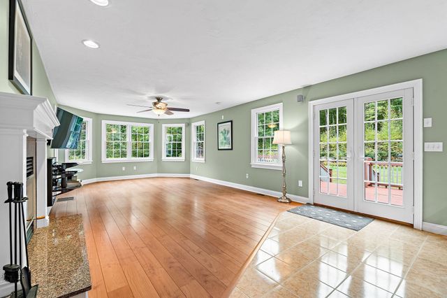 208 Sw Main St, Douglas, MA 01516