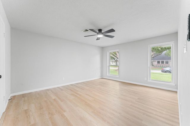 15439 Woodhorn Drive, Houston, TX 77062