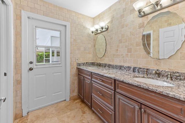 13772 Ishnala Circle, Wellington, FL 33414