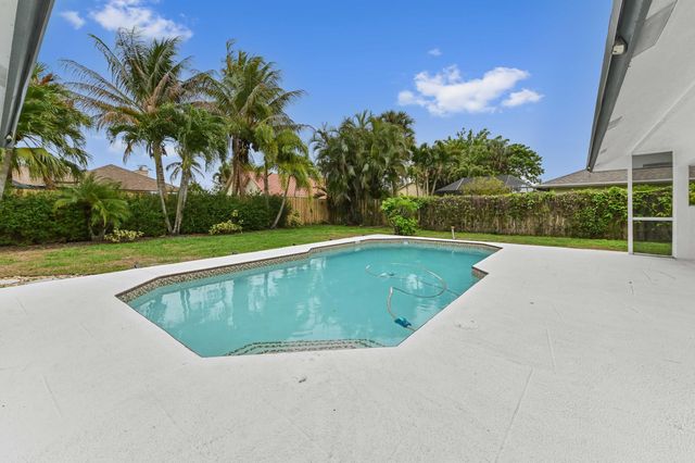 13772 Ishnala Circle, Wellington, FL 33414