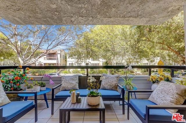 148 S Crescent Drive 101, Beverly Hills, CA 90212
