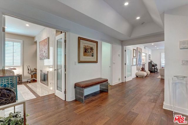 148 S Crescent Drive 101, Beverly Hills, CA 90212