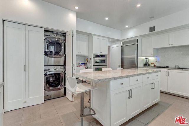 148 S Crescent Drive 101, Beverly Hills, CA 90212