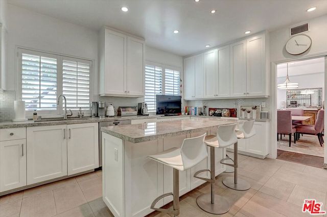 148 S Crescent Drive 101, Beverly Hills, CA 90212