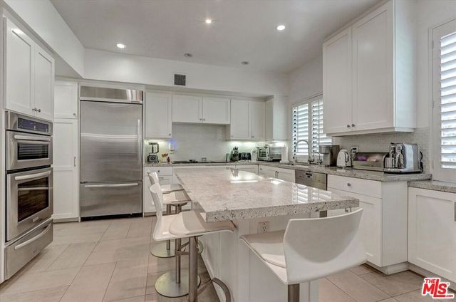 148 S Crescent Drive 101, Beverly Hills, CA 90212