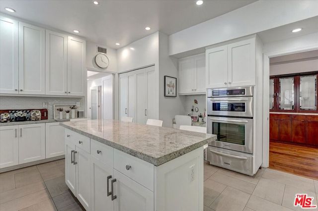 148 S Crescent Drive 101, Beverly Hills, CA 90212