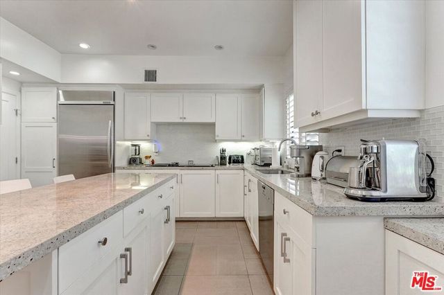 148 S Crescent Drive 101, Beverly Hills, CA 90212