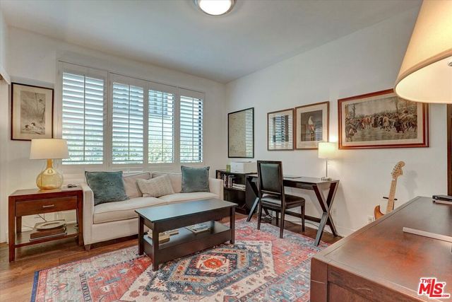 148 S Crescent Drive 101, Beverly Hills, CA 90212