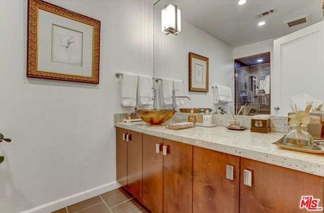 148 S Crescent Drive 101, Beverly Hills, CA 90212