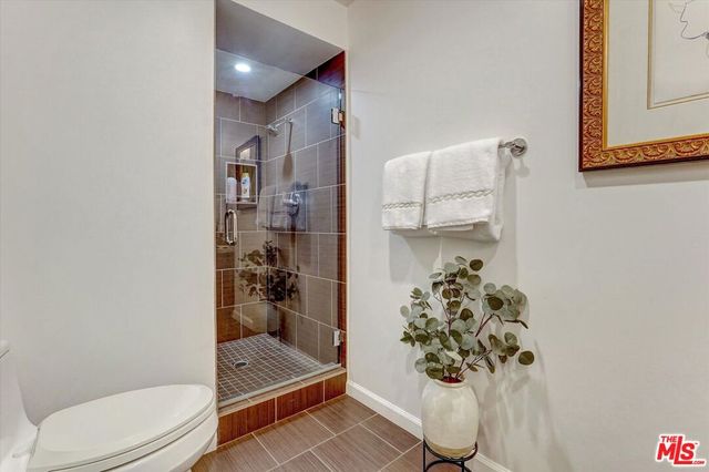 148 S Crescent Drive 101, Beverly Hills, CA 90212