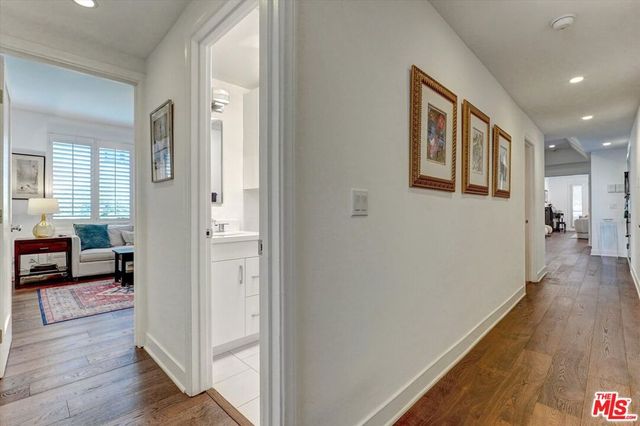 148 S Crescent Drive 101, Beverly Hills, CA 90212