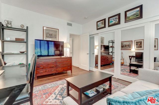 148 S Crescent Drive 101, Beverly Hills, CA 90212