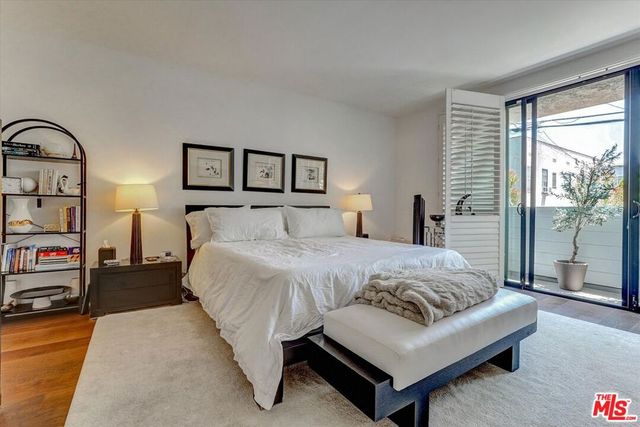 148 S Crescent Drive 101, Beverly Hills, CA 90212