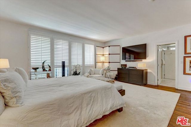 148 S Crescent Drive 101, Beverly Hills, CA 90212