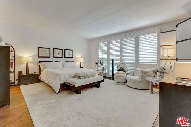 148 S Crescent Drive 101, Beverly Hills, CA 90212