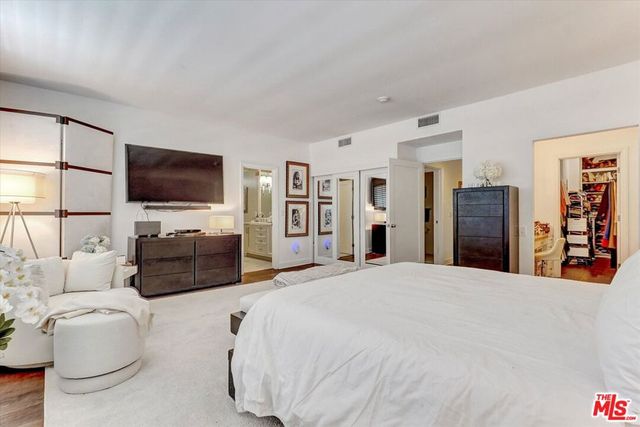 148 S Crescent Drive 101, Beverly Hills, CA 90212