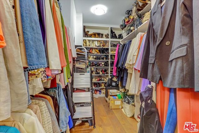 148 S Crescent Drive 101, Beverly Hills, CA 90212