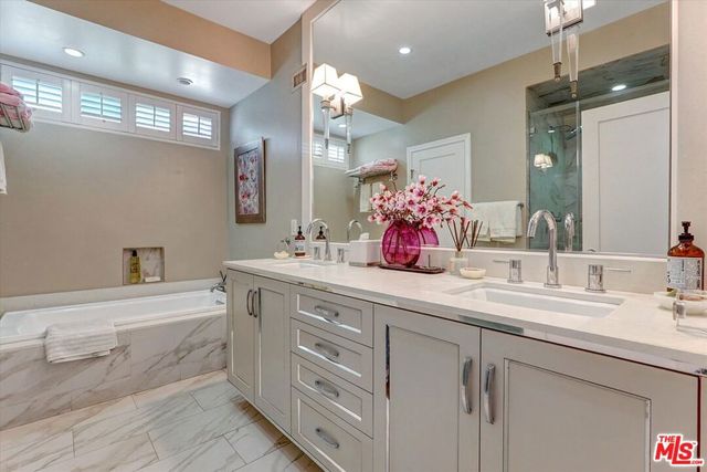 148 S Crescent Drive 101, Beverly Hills, CA 90212